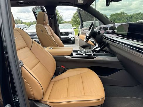 Used 2025 Cadillac Escalade Premium Luxury w/ Touring Package AWD/4WD image 23