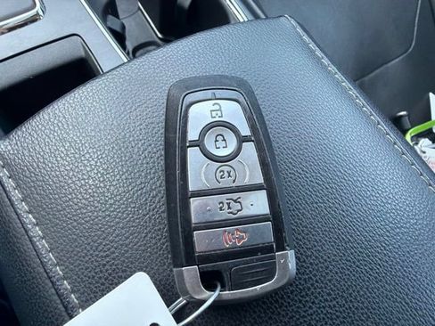 Used 2020 Ford Fusion Titanium AWD/4WD image 36