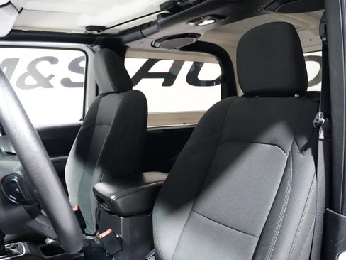 Used 2018 Jeep Wrangler Sport image 12