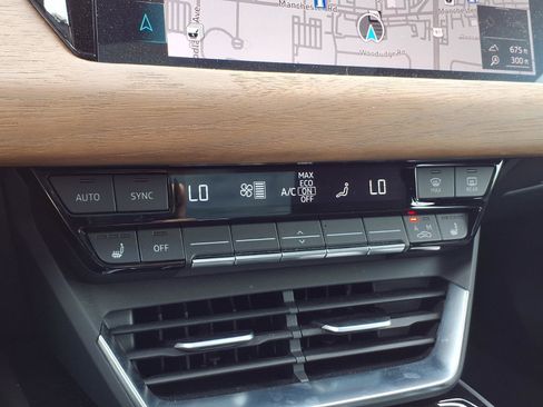 Used 2023 Audi e-tron GT Premium Plus image 11