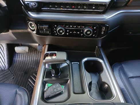 Certified 2022 Chevrolet Silverado 1500 High Country w/ Technology Package image 36