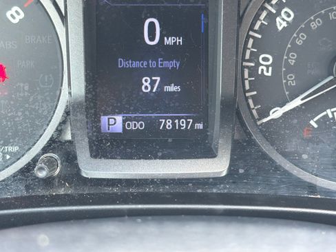 Used 2018 Toyota Tacoma TRD Off-Road AWD/4WD image 23