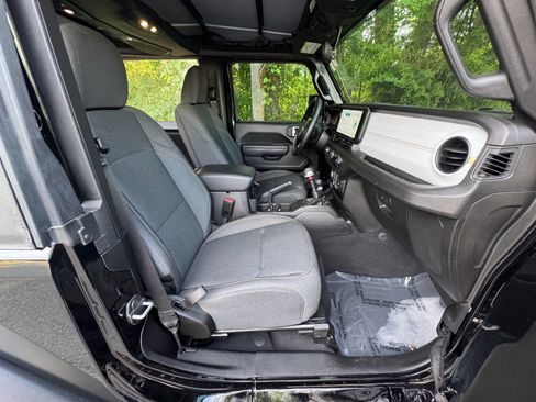Used 2025 Jeep Wrangler Sport AWD/4WD image 44