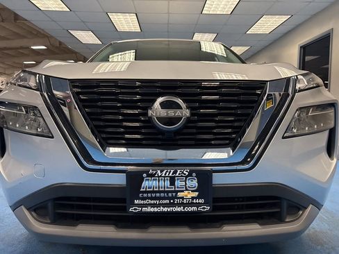 Used 2023 Nissan Rogue SV AWD/4WD image 12
