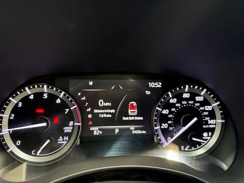 Used 2022 Toyota Highlander XLE AWD/4WD image 20