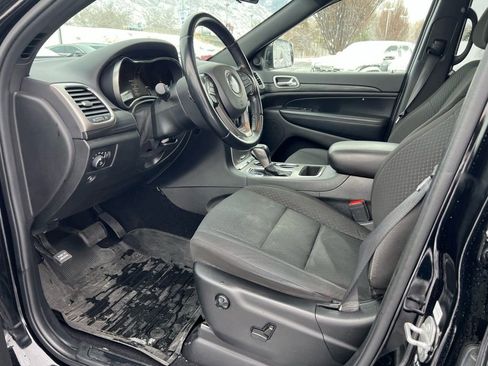 Used 2021 Jeep Grand Cherokee Laredo AWD/4WD image 22