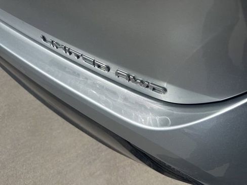 Used 2023 Toyota Highlander Limited image 4