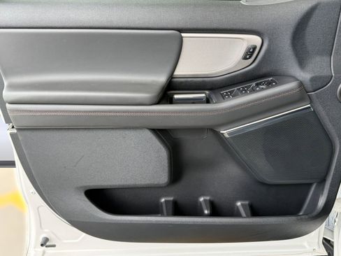 Used 2025 Ford Expedition Active image 23