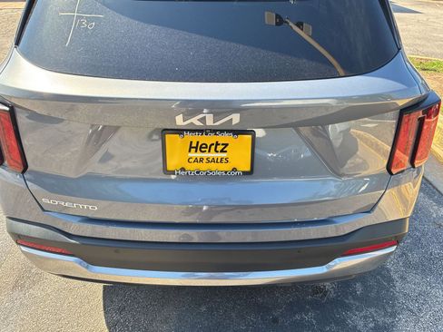 Used 2024 Kia Sorento S FWD image 6