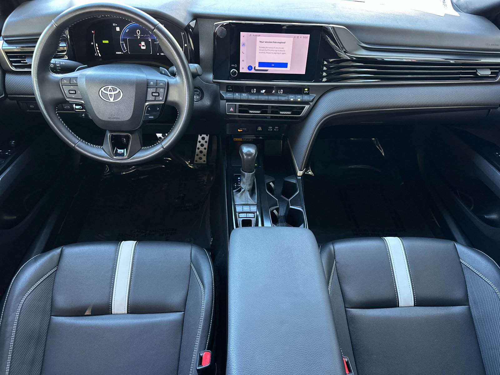 Used 2025 Toyota Camry SE FWD image 12