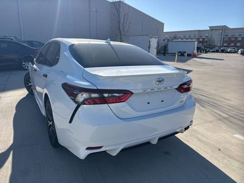 Used 2024 Toyota Camry SE w/ Convenience Package image 4