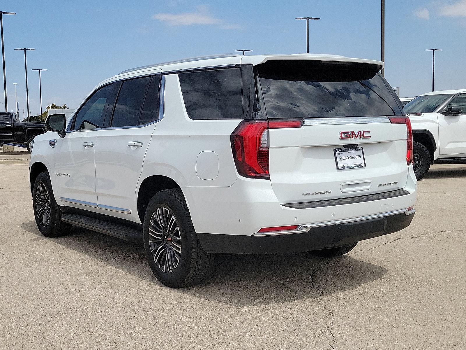 Used 2026 GMC Yukon Elevation w/ Elevation Premium Package AWD/4WD image 3