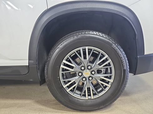 Used 2025 Chevrolet Traverse LT AWD/4WD image 41