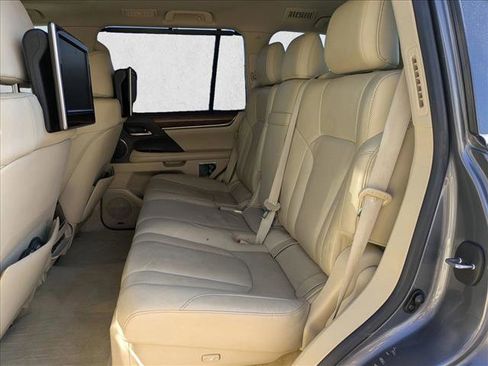 Used 2017 Lexus LX 570 4WD w/ Luxury Package image 17
