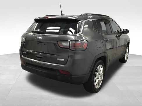 Used 2023 Jeep Compass Latitude w/ Sun and Sound Group AWD/4WD image 15