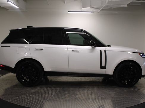 Used 2025 Land Rover Range Rover SE image 8