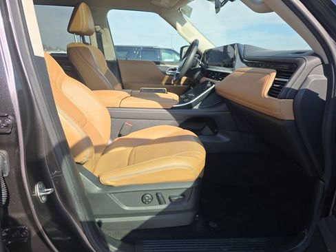 Certified 2025 INFINITI QX80 Luxe image 16