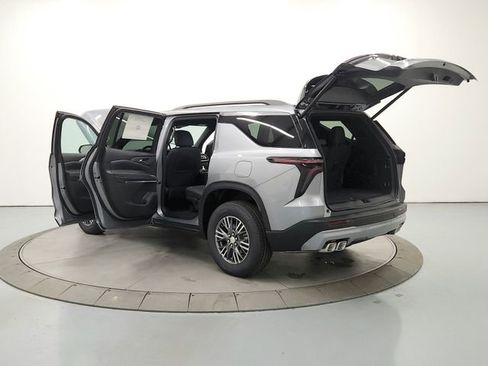 New 2026 Chevrolet Traverse LT image 13