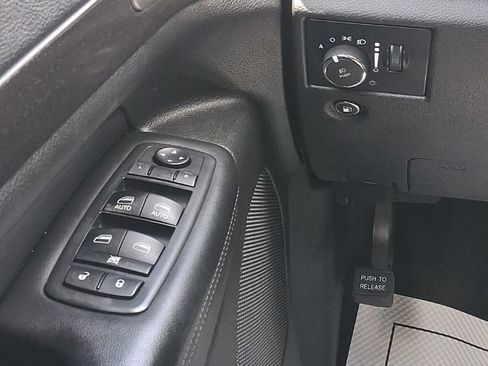 Used 2018 Jeep Grand Cherokee Laredo RWD image 10
