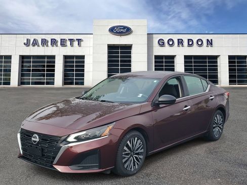 Used 2025 Nissan Altima 2.5 SV image 2