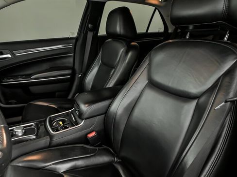 Used 2021 Chrysler 300 Touring L image 20