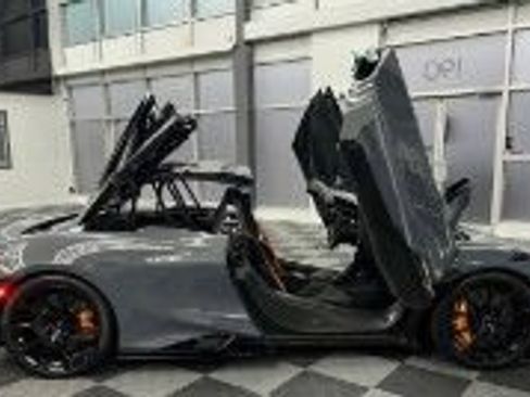 Used 2022 McLaren 765LT RWD image 2