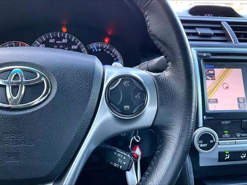 Used 2014 Toyota Camry SE image 23