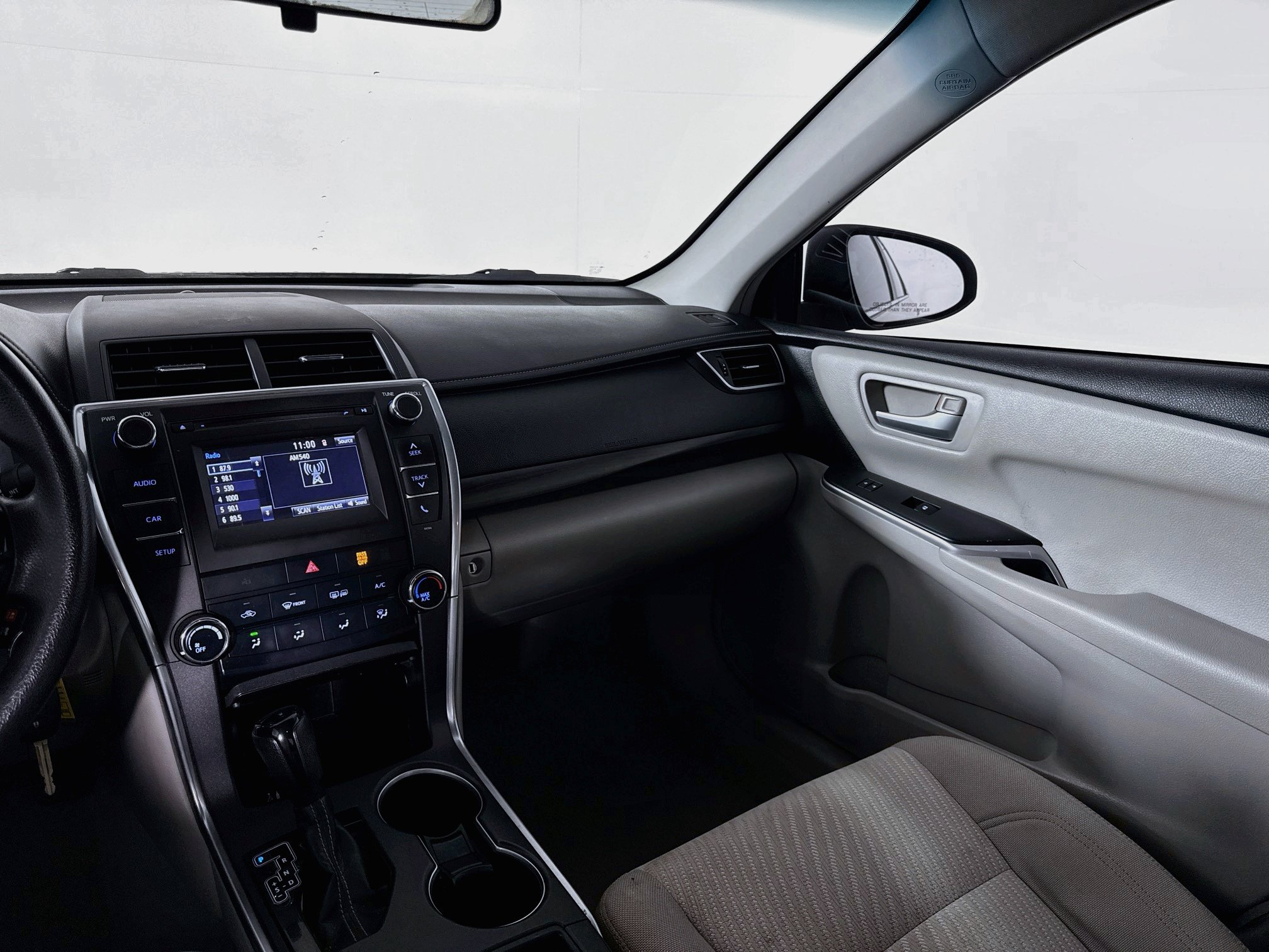 Used 2015 Toyota Camry LE FWD image 23
