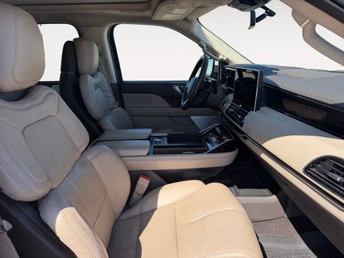 Used 2022 Lincoln Navigator Reserve AWD/4WD image 15