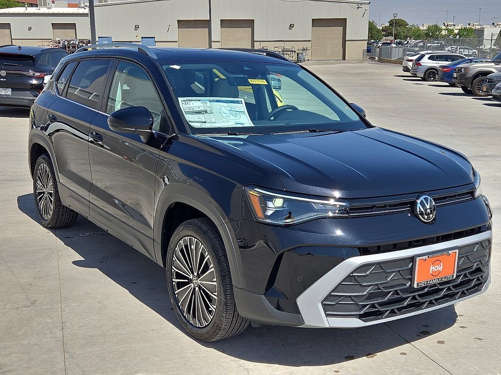 Certified 2025 Volkswagen Taos SE FWD image 2