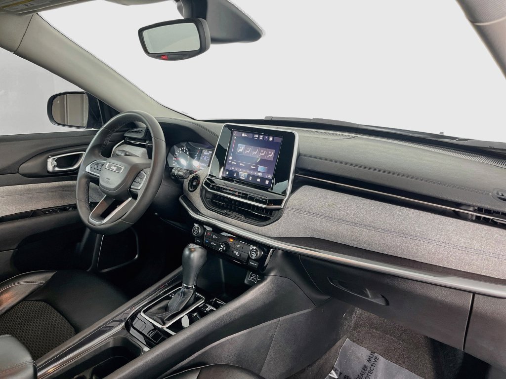 Used 2022 Jeep Compass Latitude FWD image 33