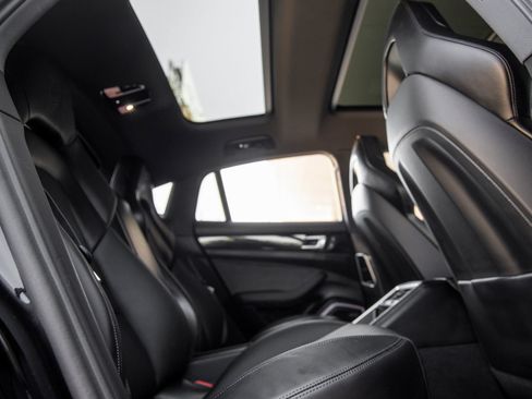 Certified 2023 Porsche Panamera 4S AWD/4WD image 41