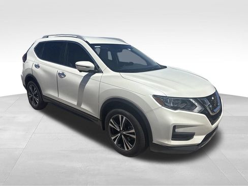 Used 2020 Nissan Rogue SV w/ Premium Package FWD image 11