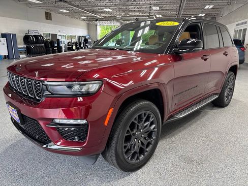 Used 2025 Jeep Grand Cherokee Summit AWD/4WD image 3