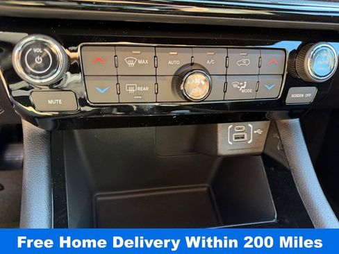 New 2026 Jeep Compass Latitude w/ Sun and Sound Group image 19