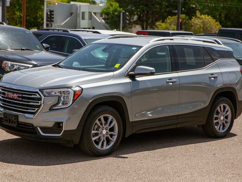 Used 2024 GMC Terrain SLT AWD/4WD image 9