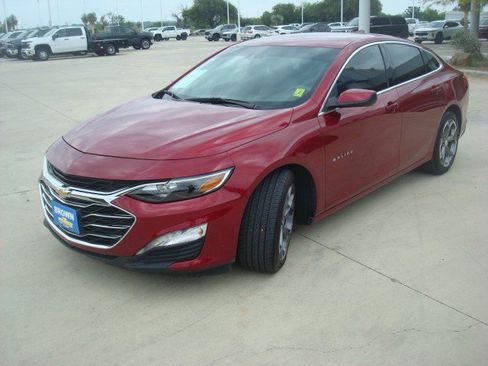 Used 2025 Chevrolet Malibu LT FWD image 3