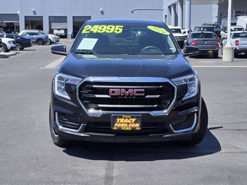 Used 2024 GMC Terrain SLE AWD/4WD image 2