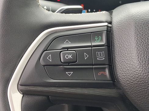 Used 2023 Jeep Grand Cherokee L Laredo AWD/4WD image 22