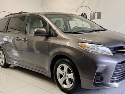 Used 2018 Toyota Sienna LE