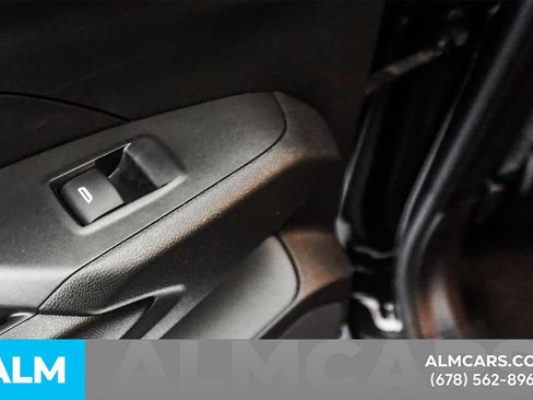 Used 2025 Chevrolet Trax LT FWD image 50