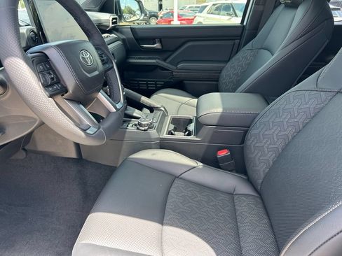 Used 2025 Toyota Tacoma Limited AWD/4WD image 11