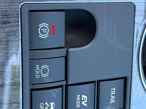 Used 2024 Toyota Highlander Platinum image 19