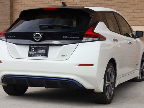 Used 2018 Nissan Leaf SV w/ SV Technology Package FWD image 9