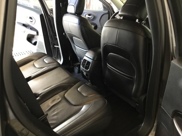 Used 2019 Jeep Cherokee Limited AWD/4WD image 48