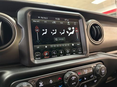 Certified 2022 Jeep Wrangler Sport S image 21