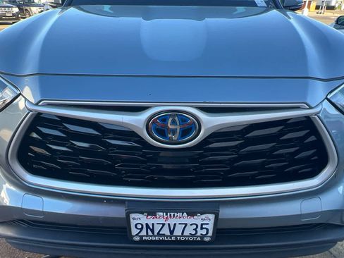 Used 2024 Toyota Highlander XLE AWD/4WD image 12