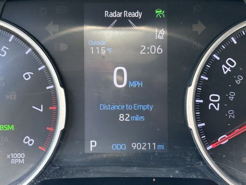 Used 2019 Toyota RAV4 XLE w/ Convenience Package FWD image 26