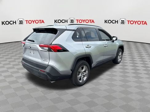Used 2022 Toyota RAV4 LE AWD/4WD image 8