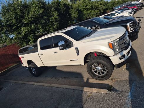 Used 2017 Ford F250 Platinum w/ Platinum Ultimate Package AWD/4WD image 16